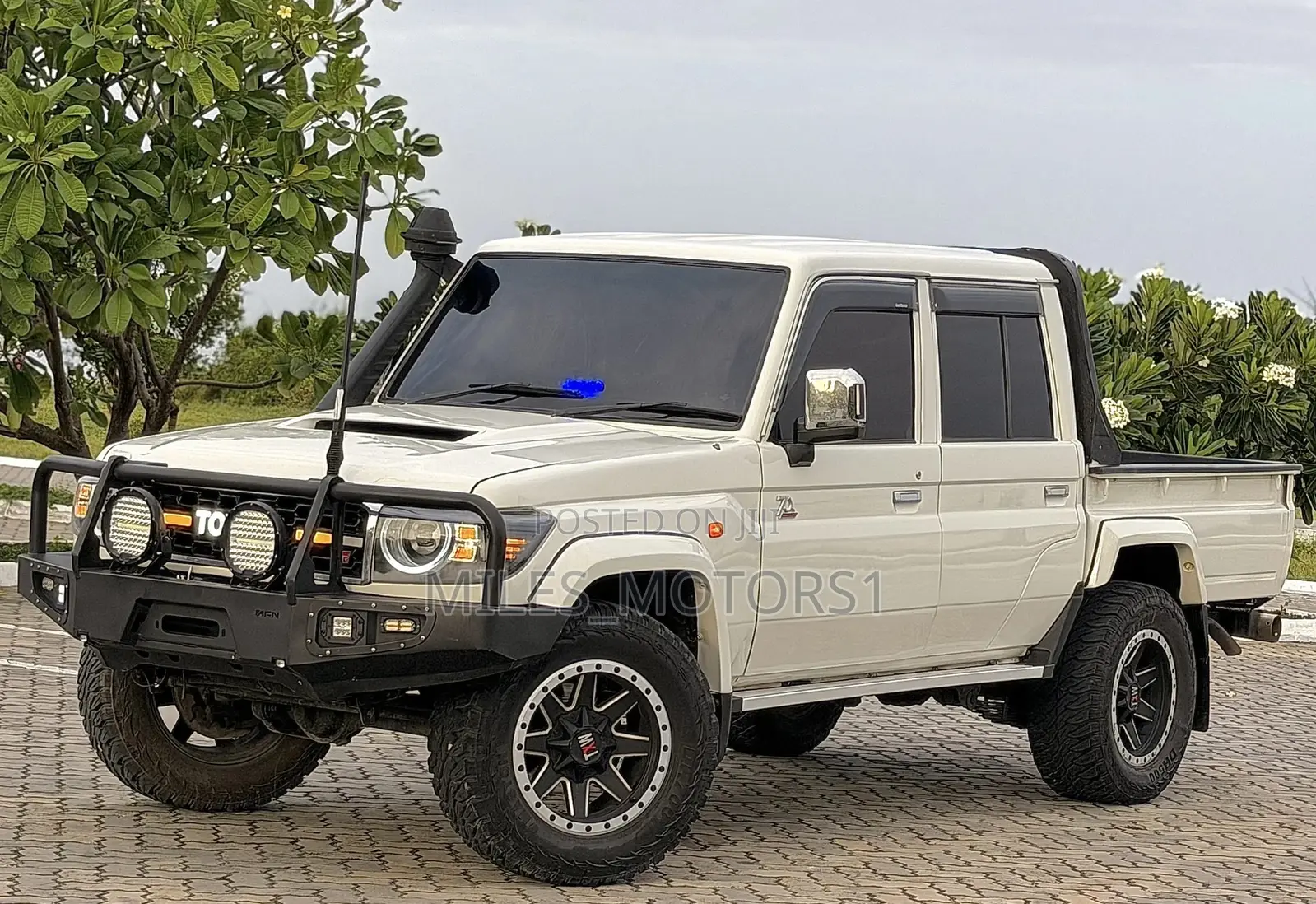 Toyota Land Cruiser 2016 White