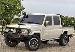 Toyota Land Cruiser 2016 White