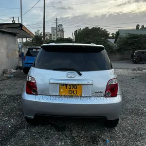 Toyota IST 2005 Silver