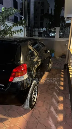 Toyota Vitz 1.0 FWD 3dr 2007 Black