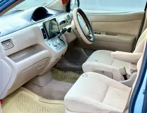 Toyota Raum 2004