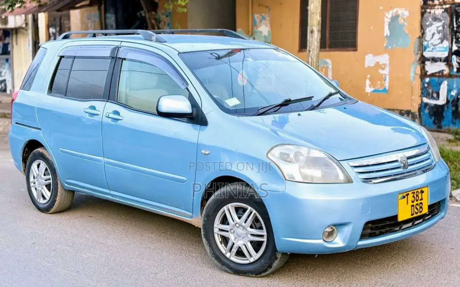 Toyota Raum 2004