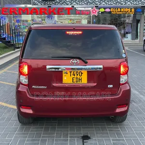 Toyota Corolla Rumion Hatchback 1.5 FWD 2010 Maroon