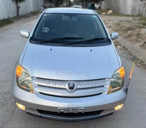 Toyota IST 2004 Silver