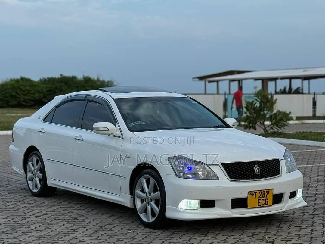 Toyota Crown 2006 White