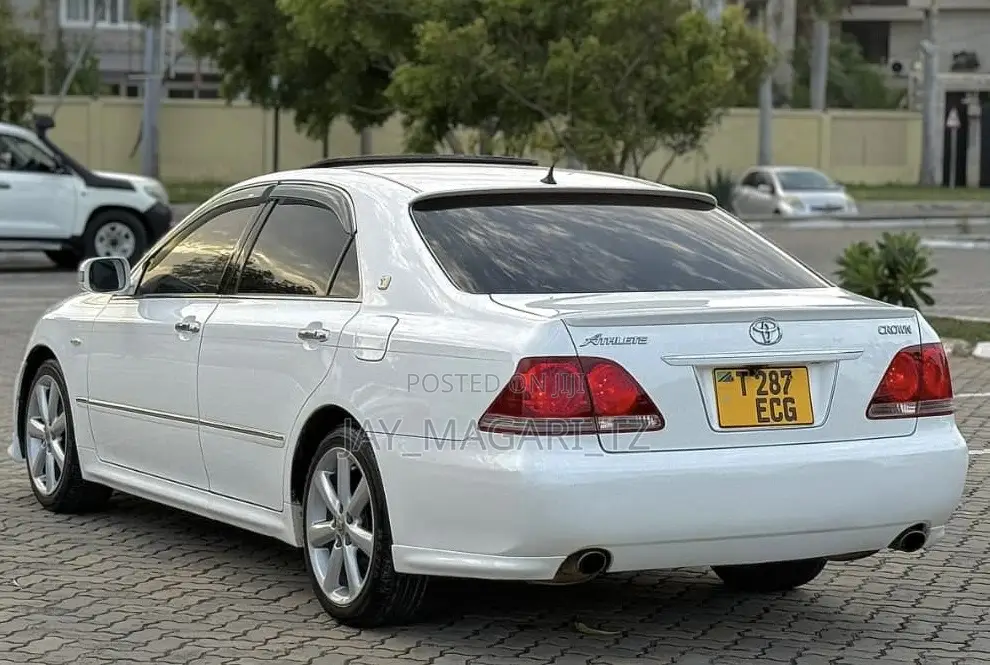 Toyota Crown 2006 White