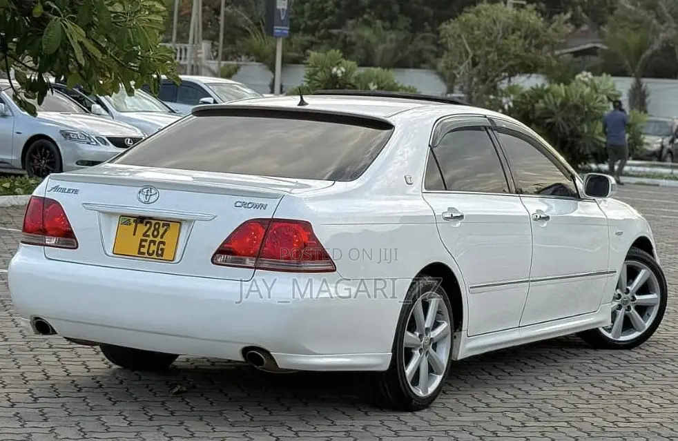 Toyota Crown 2006 White