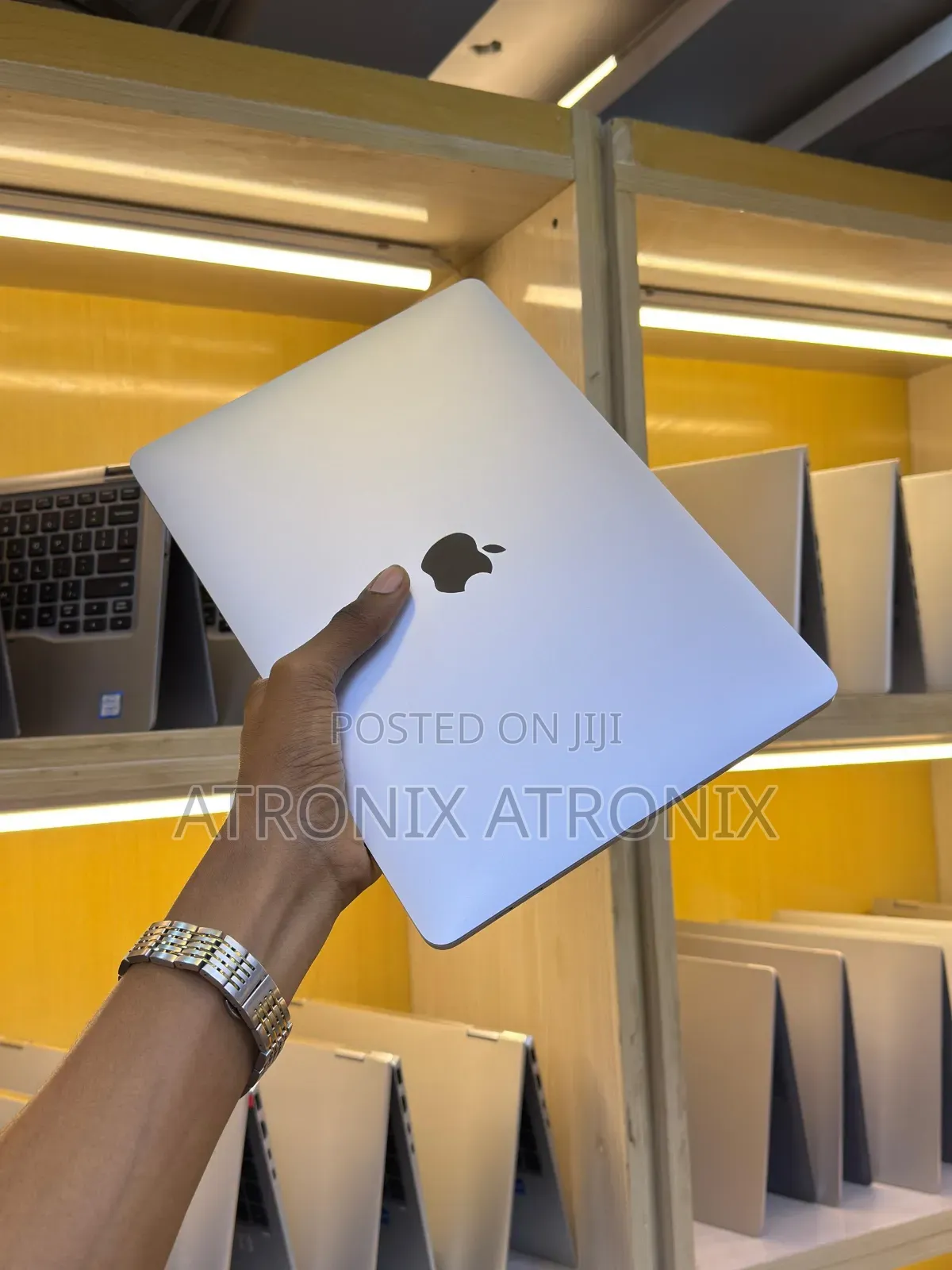 Laptop Apple MacBook Pro 2020 16GB Intel Core I5 SSD 512GB