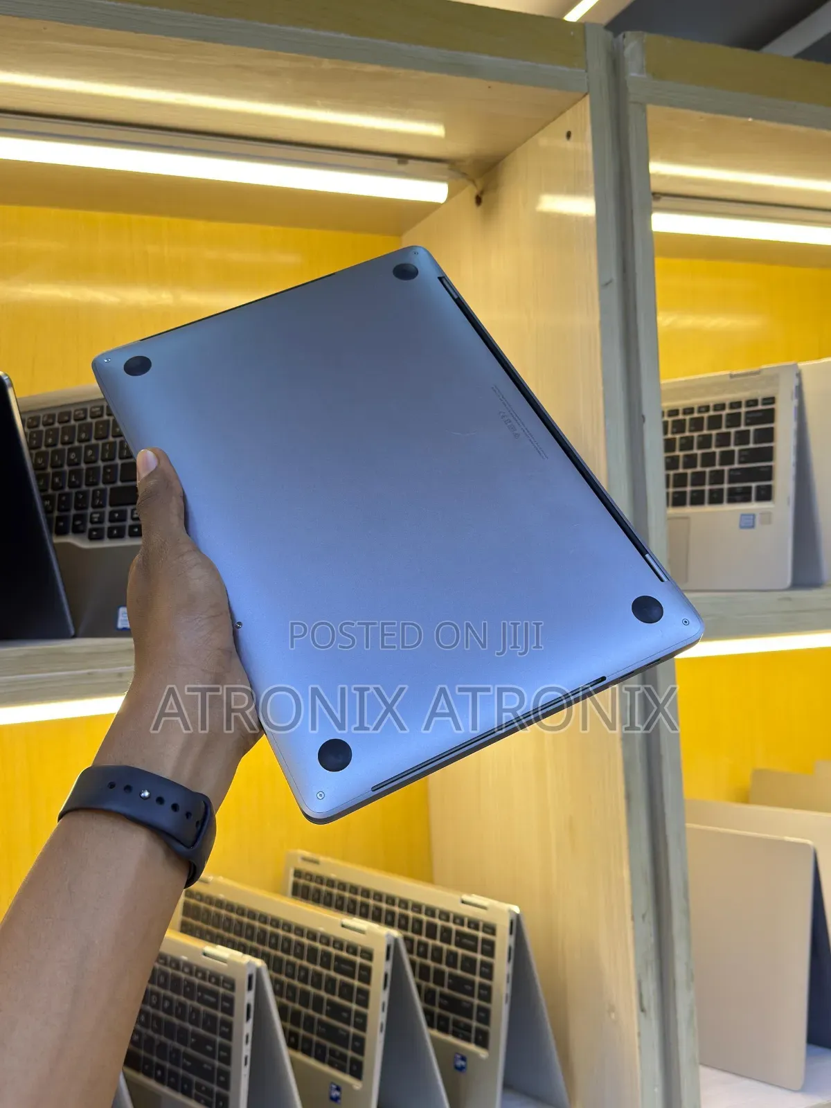 Laptop Apple MacBook Pro 2020 16GB Intel Core I5 SSD 512GB