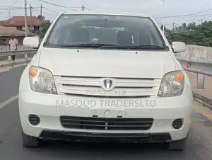 Toyota IST 2004