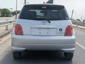 Toyota IST 2004 Silver