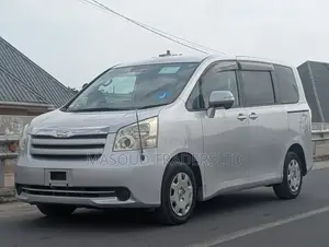 Toyota Noah 2.0 143hp AWD (8 Seater) 2009 Silver