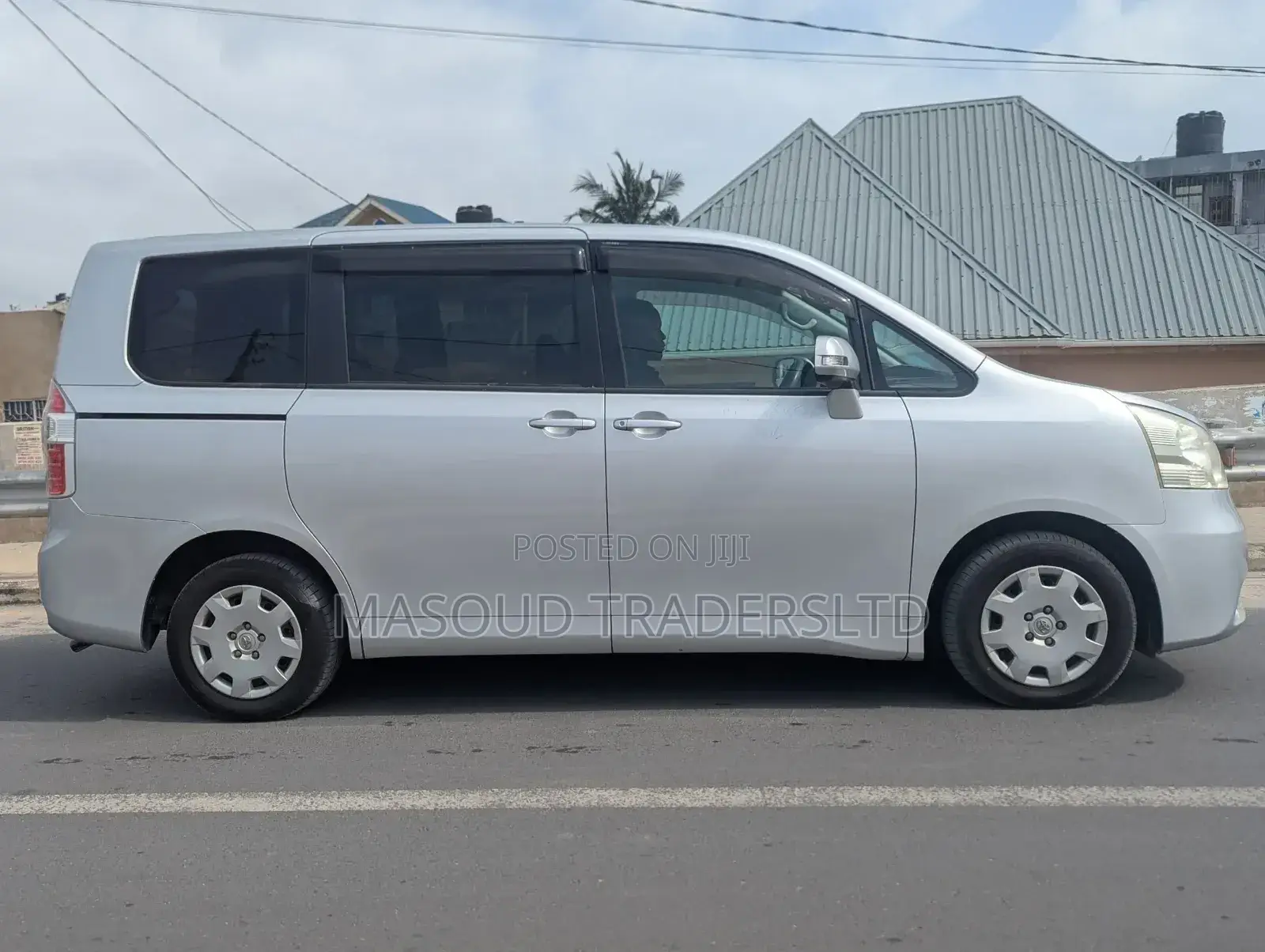 Toyota Noah 2.0 143hp AWD (8 Seater) 2009 Silver