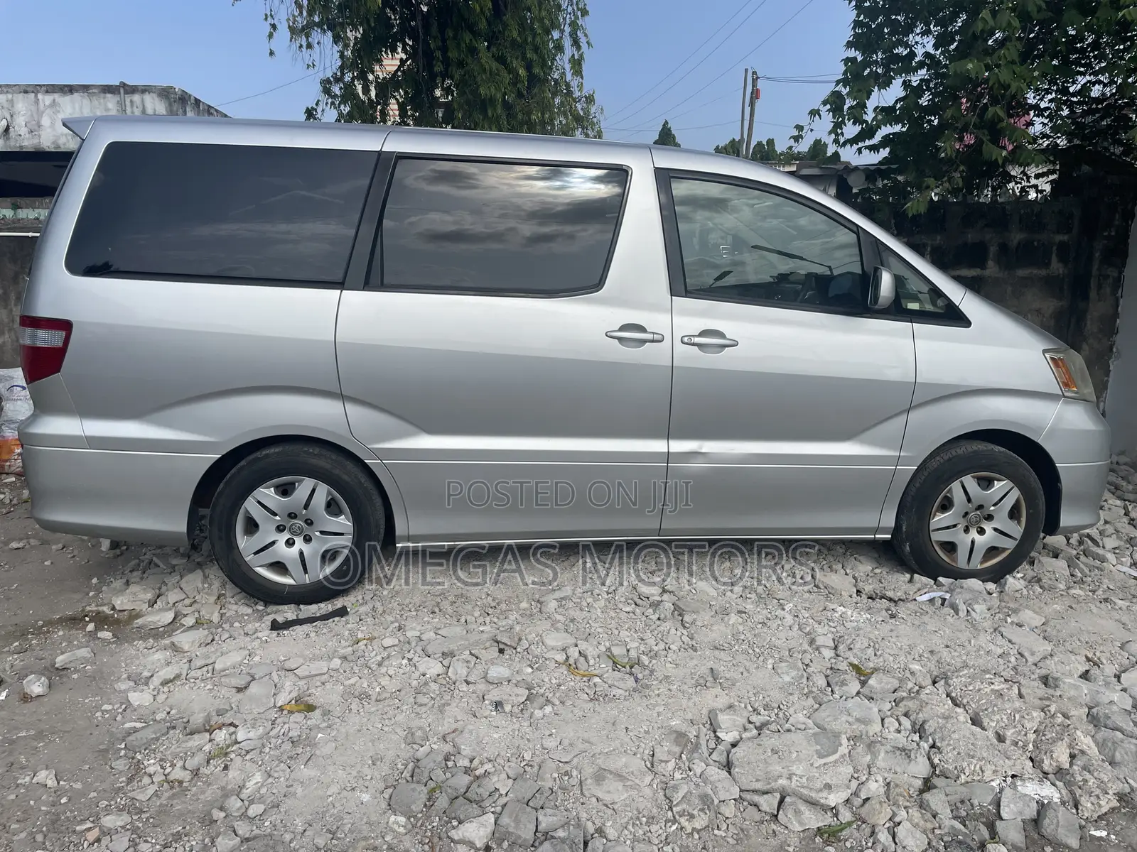 Toyota Alphard 2.4 Petrol AWD 2005 Silver