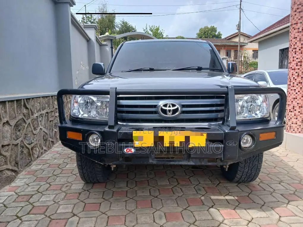 Toyota Land Cruiser 2004 Gray