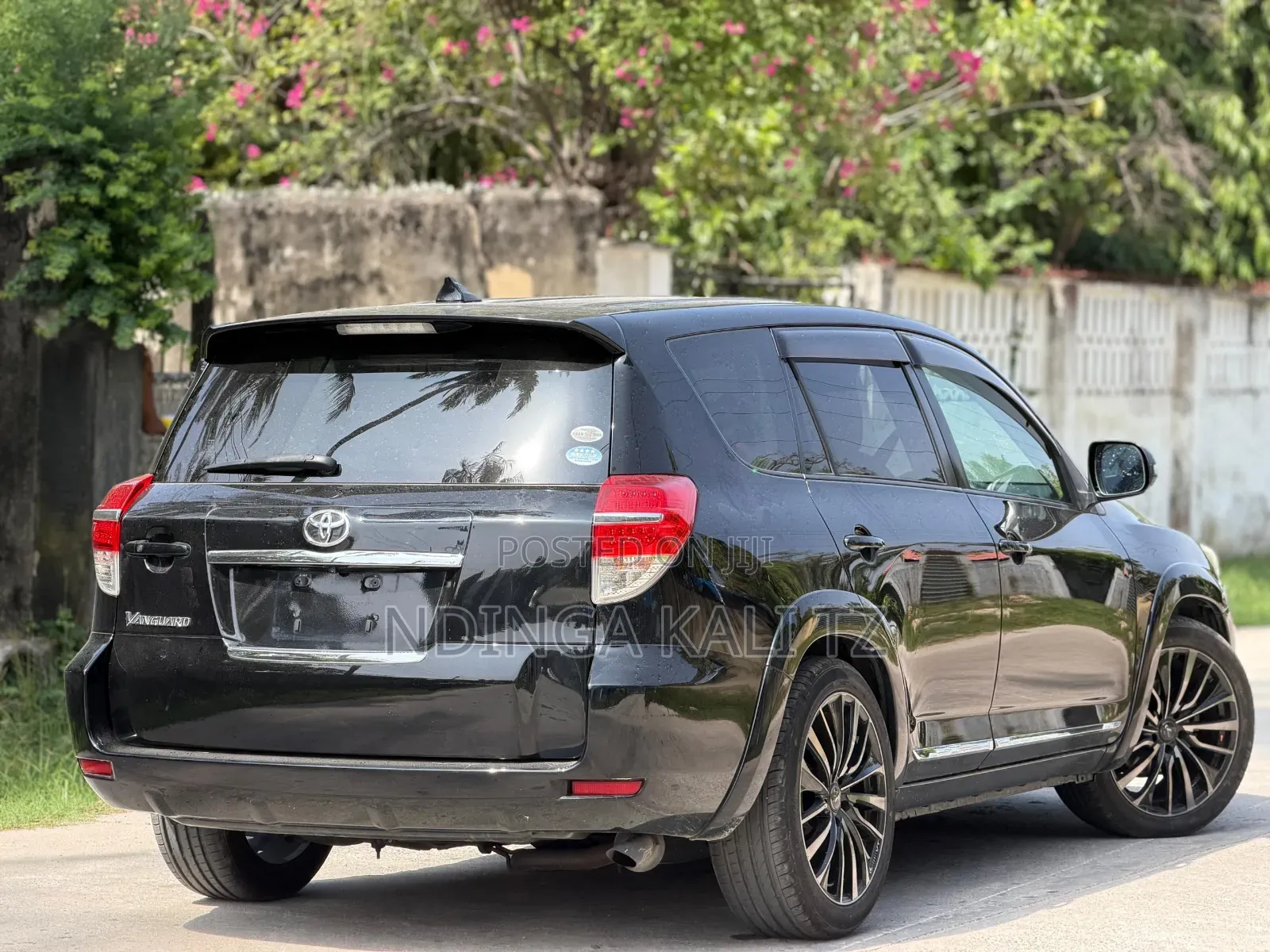 Toyota Vanguard 2011 Black