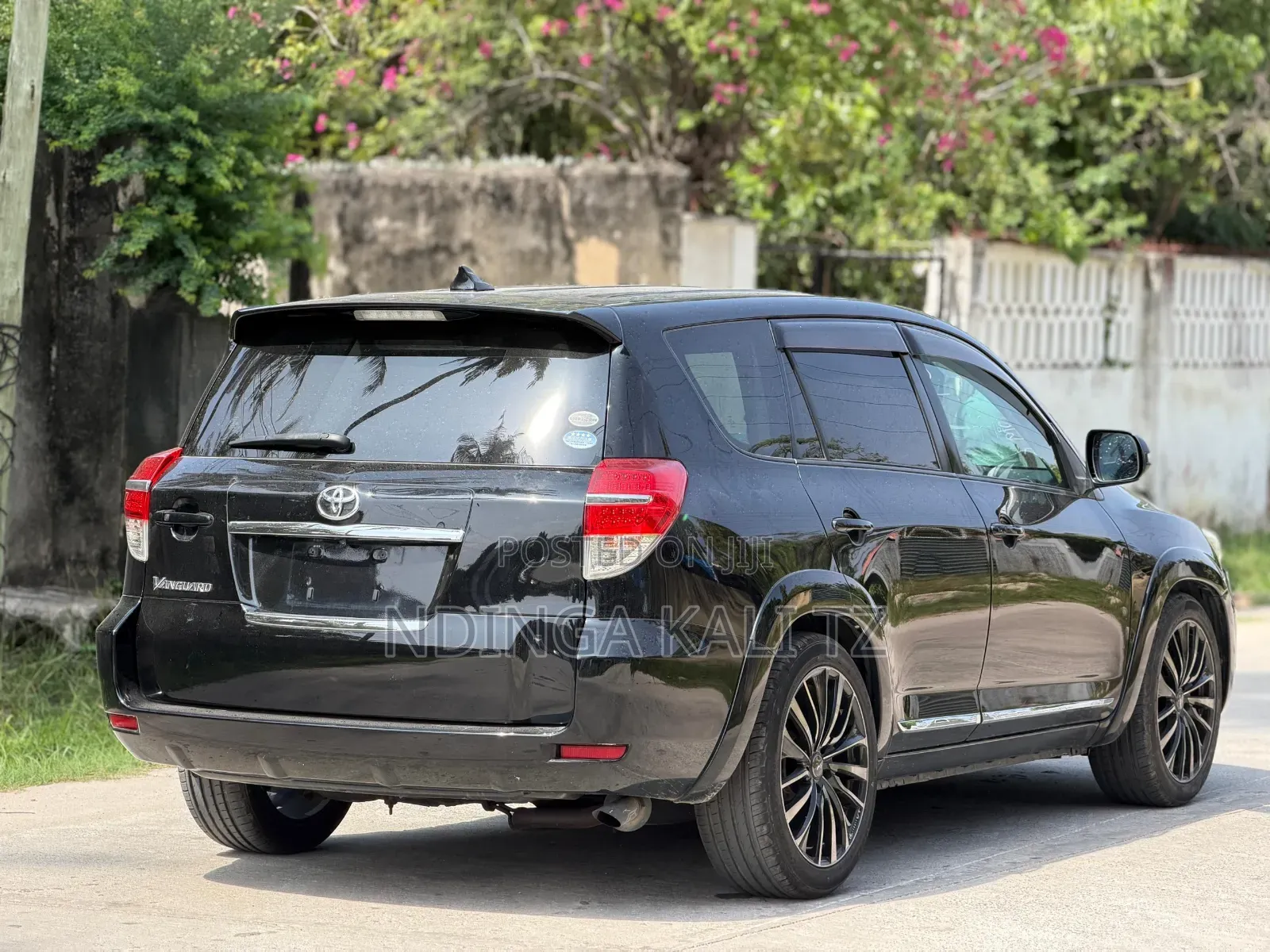 Toyota Vanguard 2011 Black