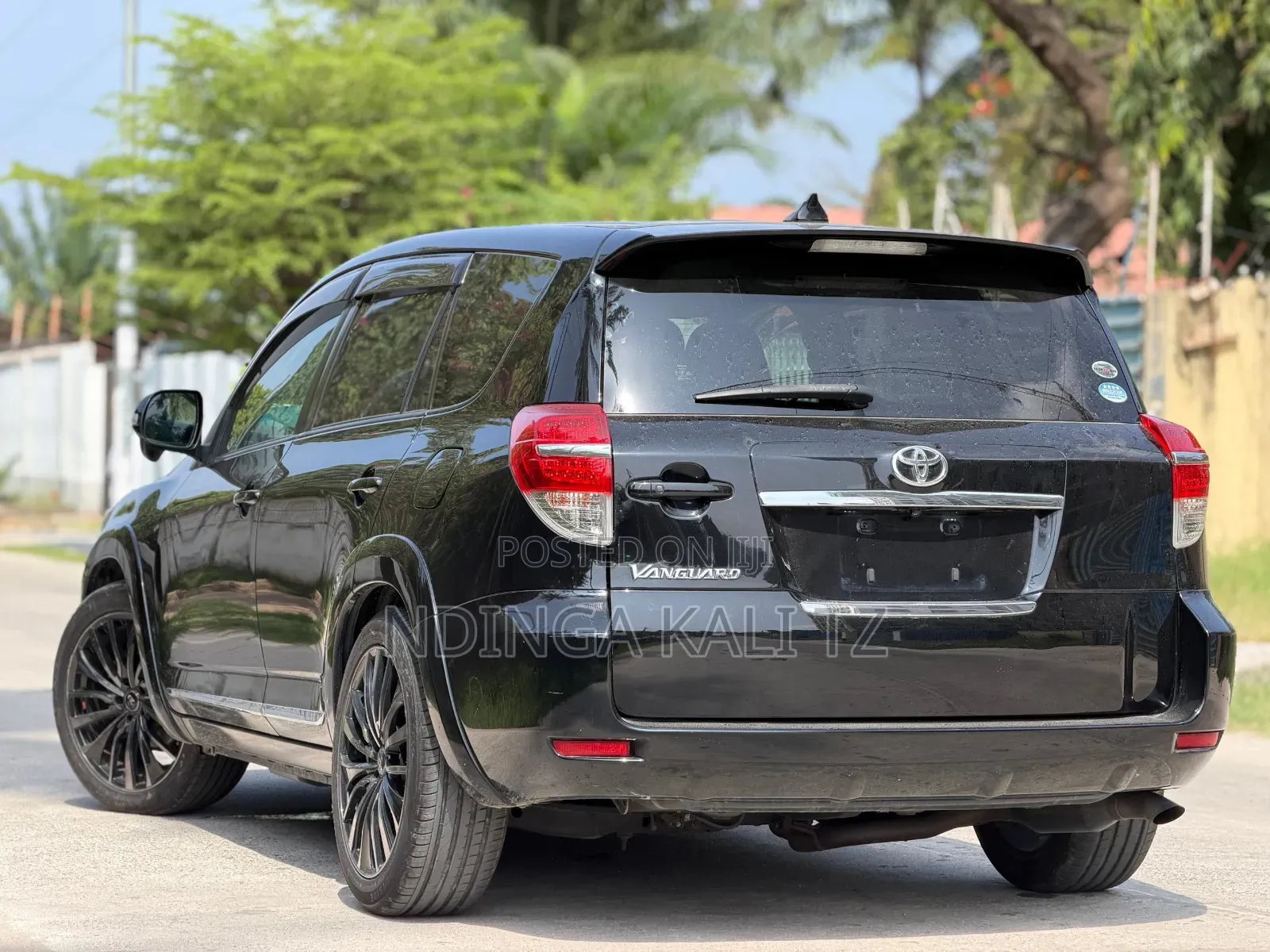 Toyota Vanguard 2011 Black
