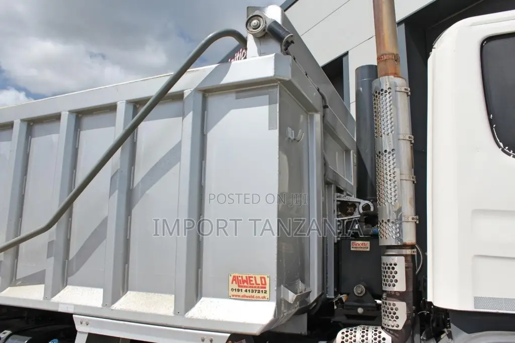 Scania P370 Dump Truck