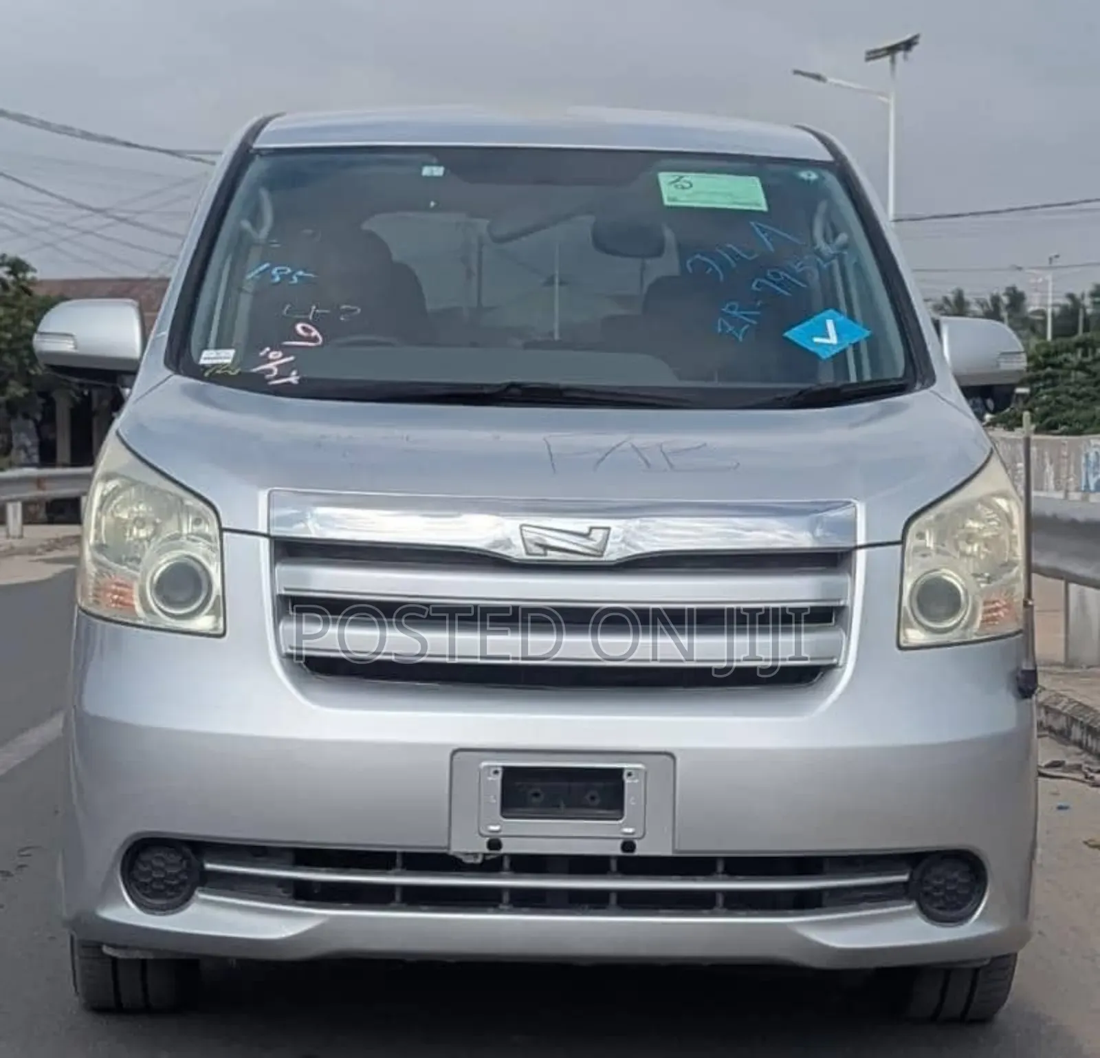 Toyota Noah 2009 Silver