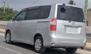 Toyota Noah 2009 Silver