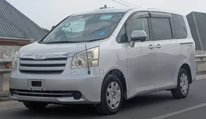 Toyota Noah 2009 Silver