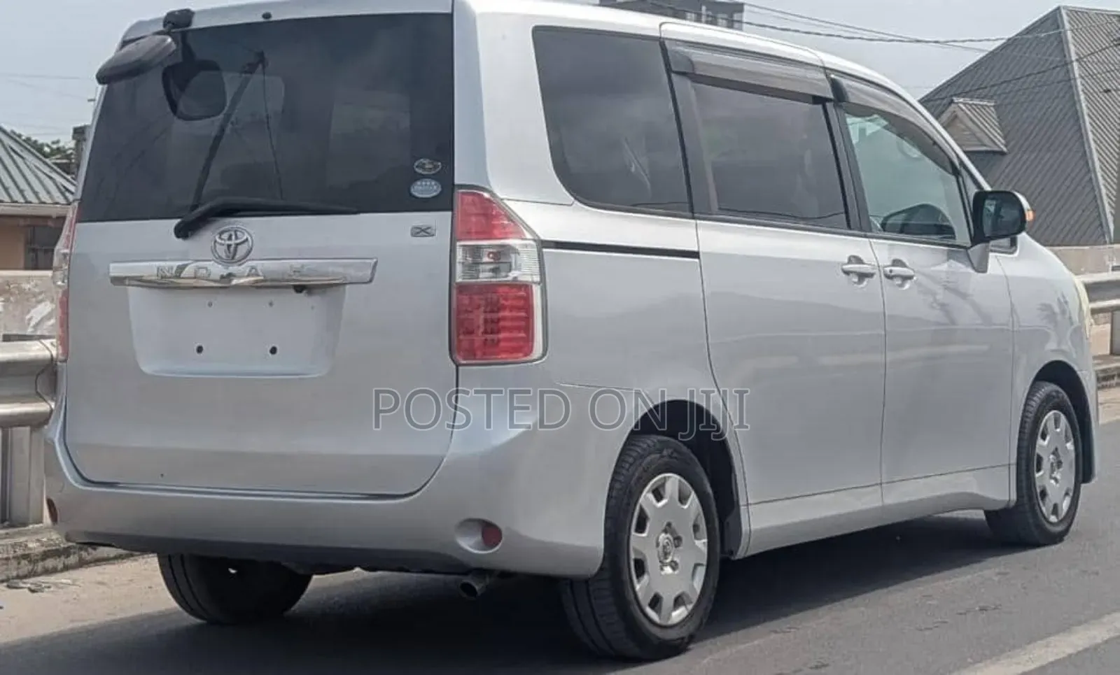 Toyota Noah 2009 Silver