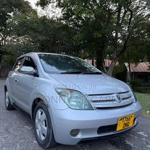 Toyota IST 2004 Silver