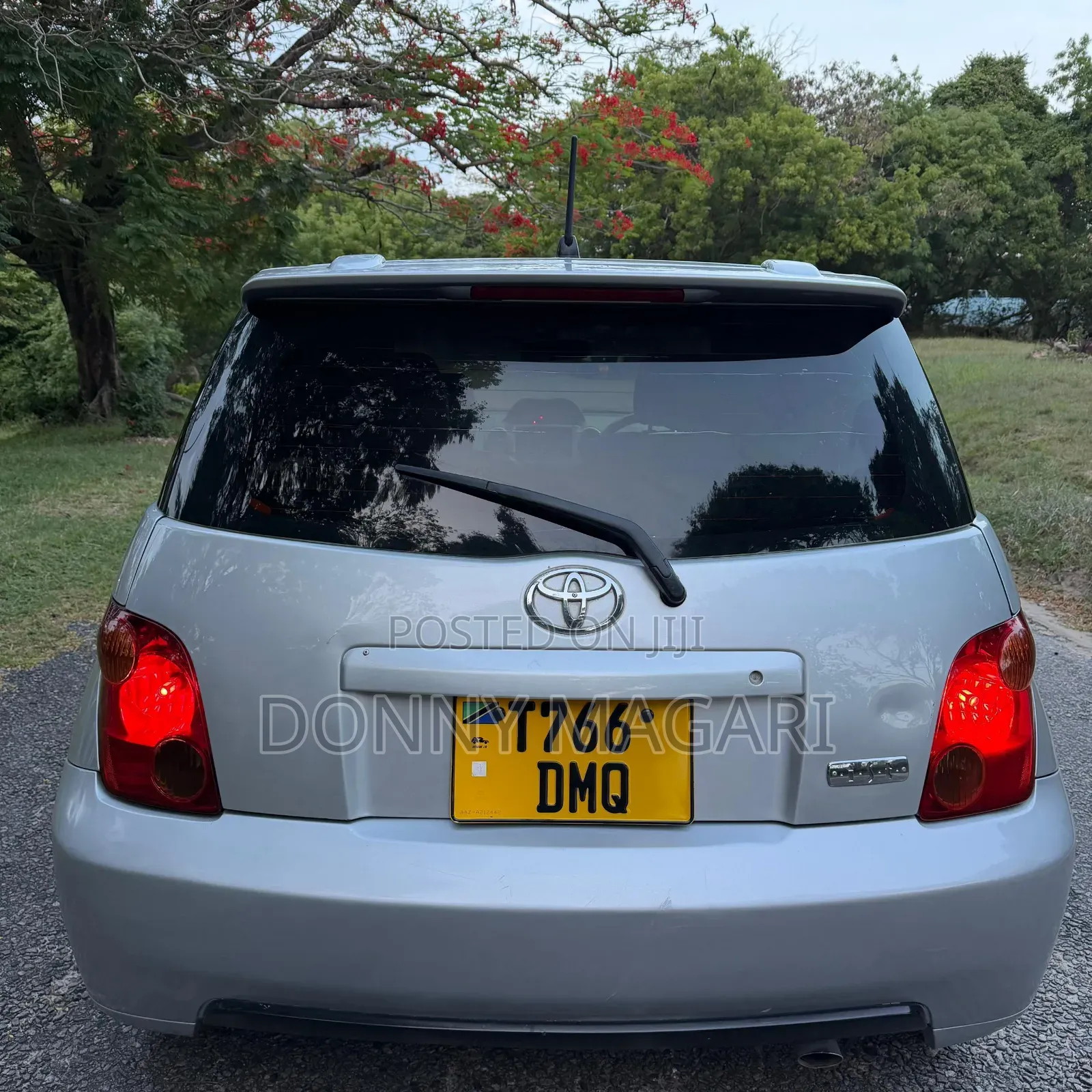 Toyota IST 2004 Silver
