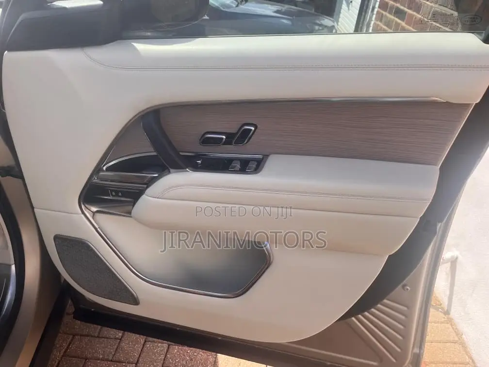 Land Rover Range Rover Vogue 2025 Gold