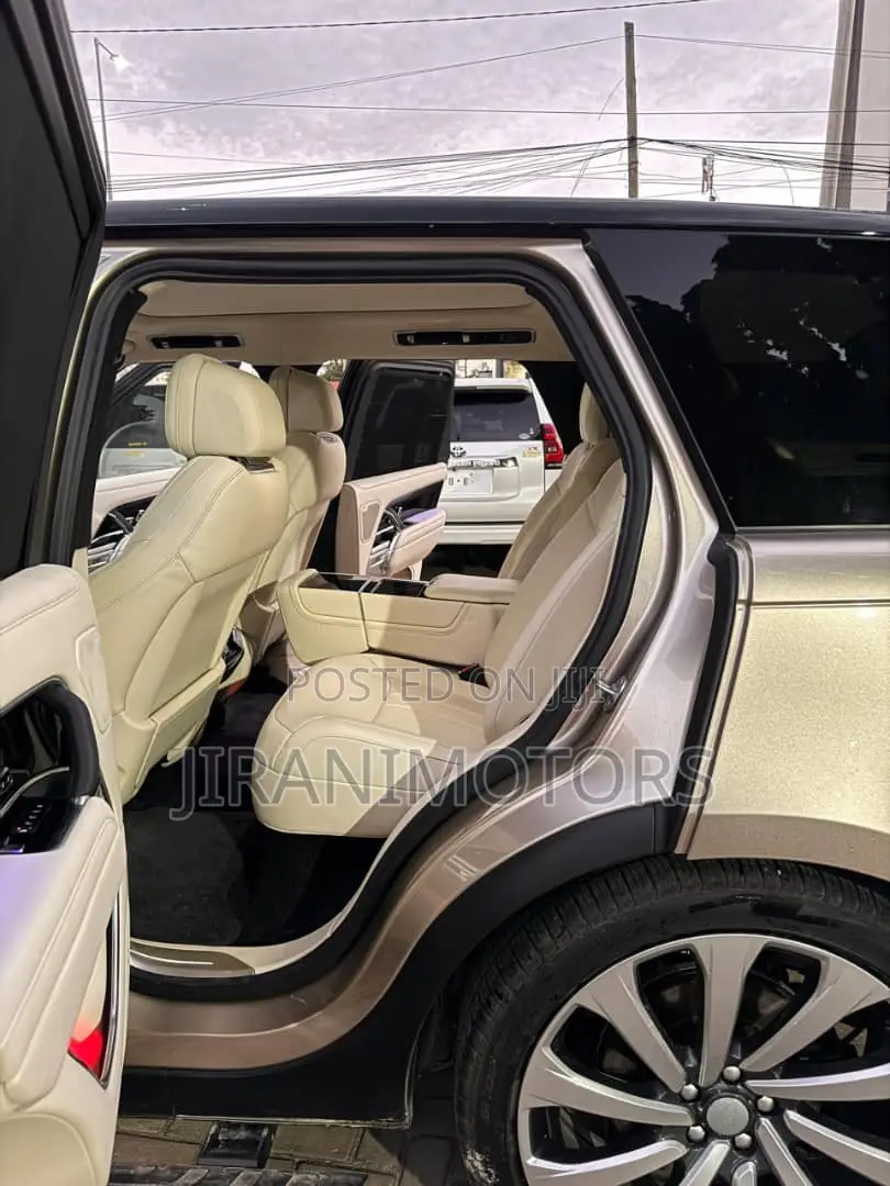Land Rover Range Rover Vogue 2025 Gold
