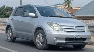 Toyota IST 2004 Silver