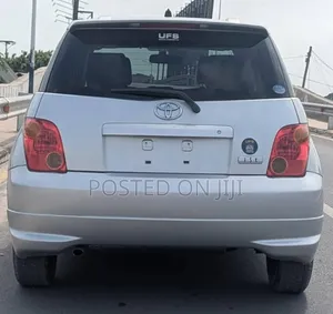 Toyota IST 2004 Silver