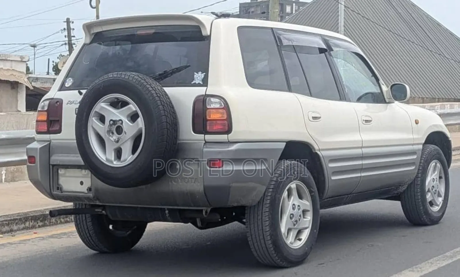 Toyota RAV4 1996 White