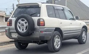 Toyota RAV4 1996 White