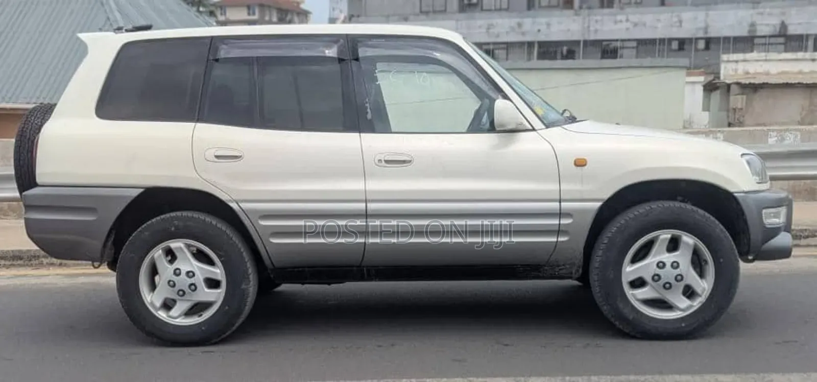Toyota RAV4 1996 White