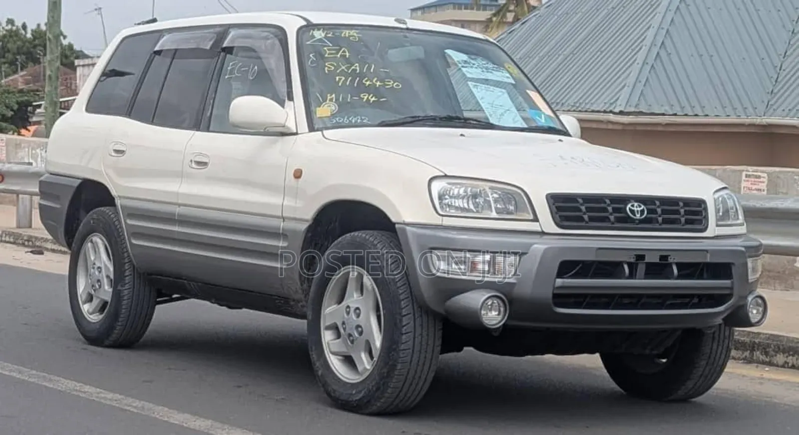 Toyota RAV4 1996 White