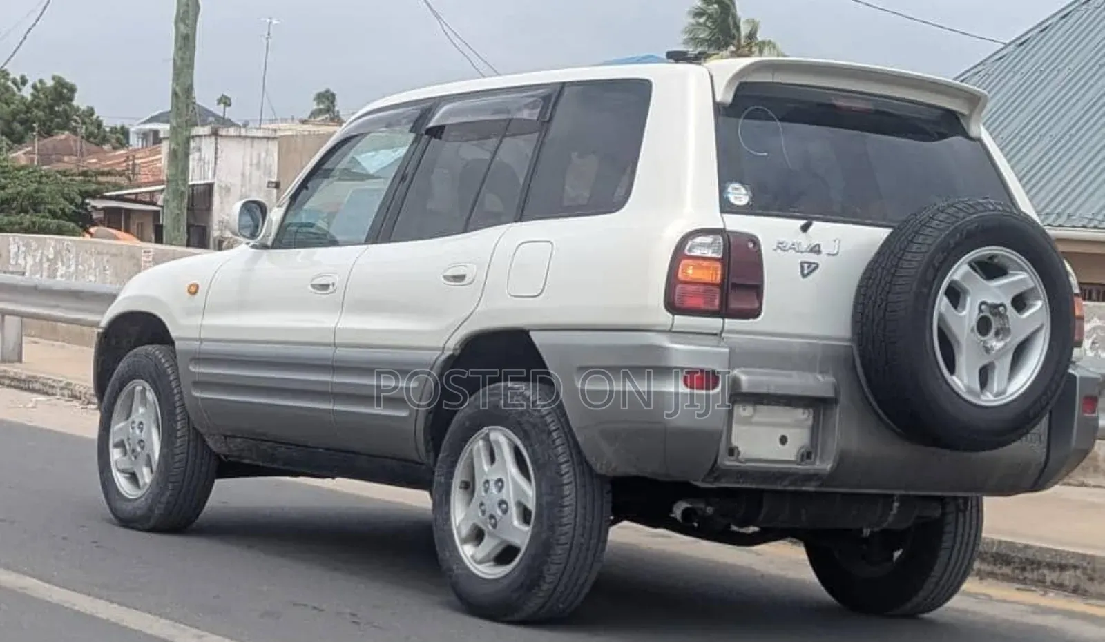 Toyota RAV4 1996 White