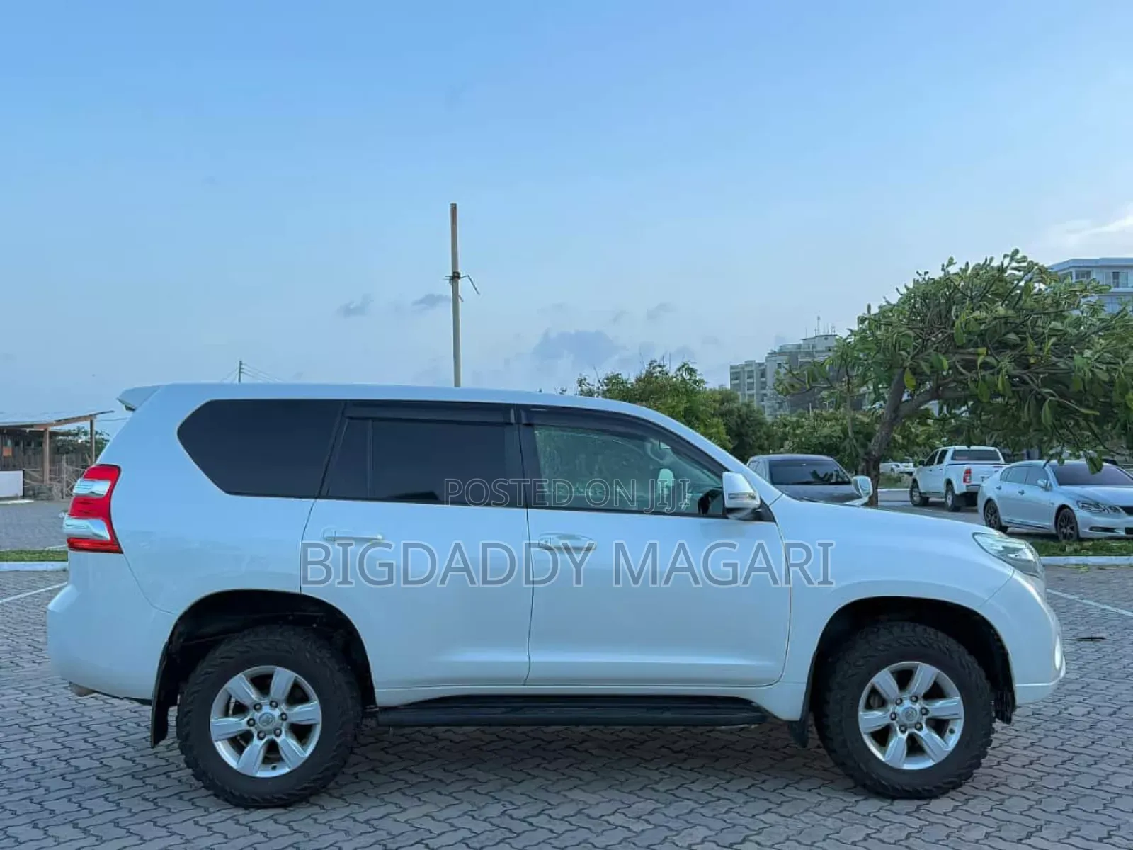 Toyota Land Cruiser Prado 2013 White