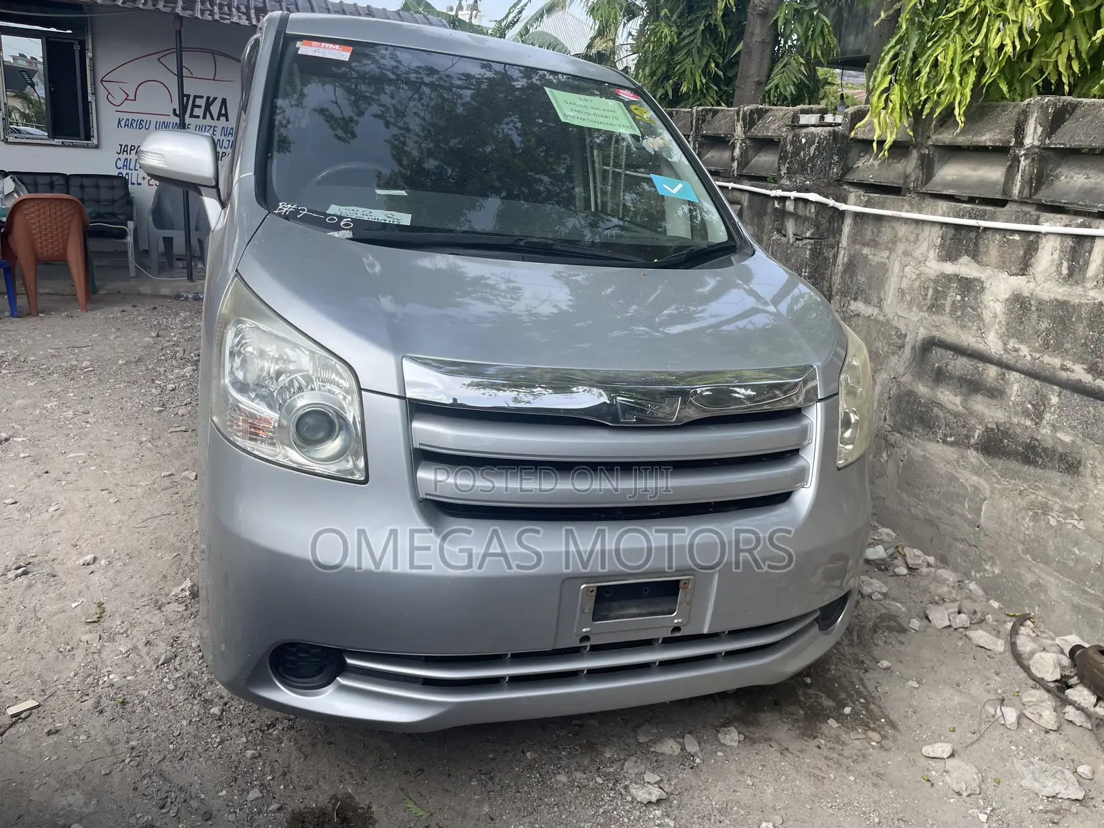 Toyota Noah 2.0 143hp FWD (7 Seater) 2009 Silver