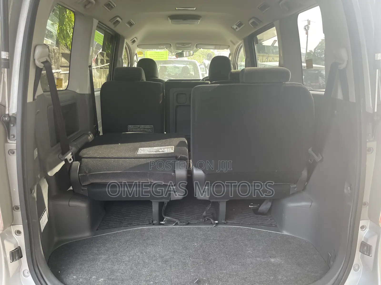 Toyota Noah 2.0 143hp FWD (7 Seater) 2009 Silver