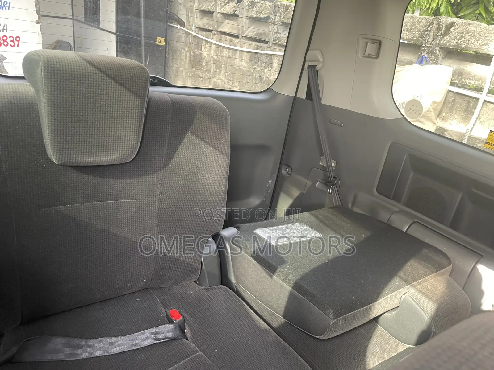 Toyota Noah 2.0 143hp FWD (7 Seater) 2009 Silver
