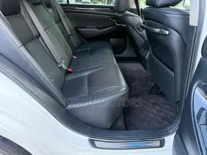 Toyota Crown Royale 2005 White