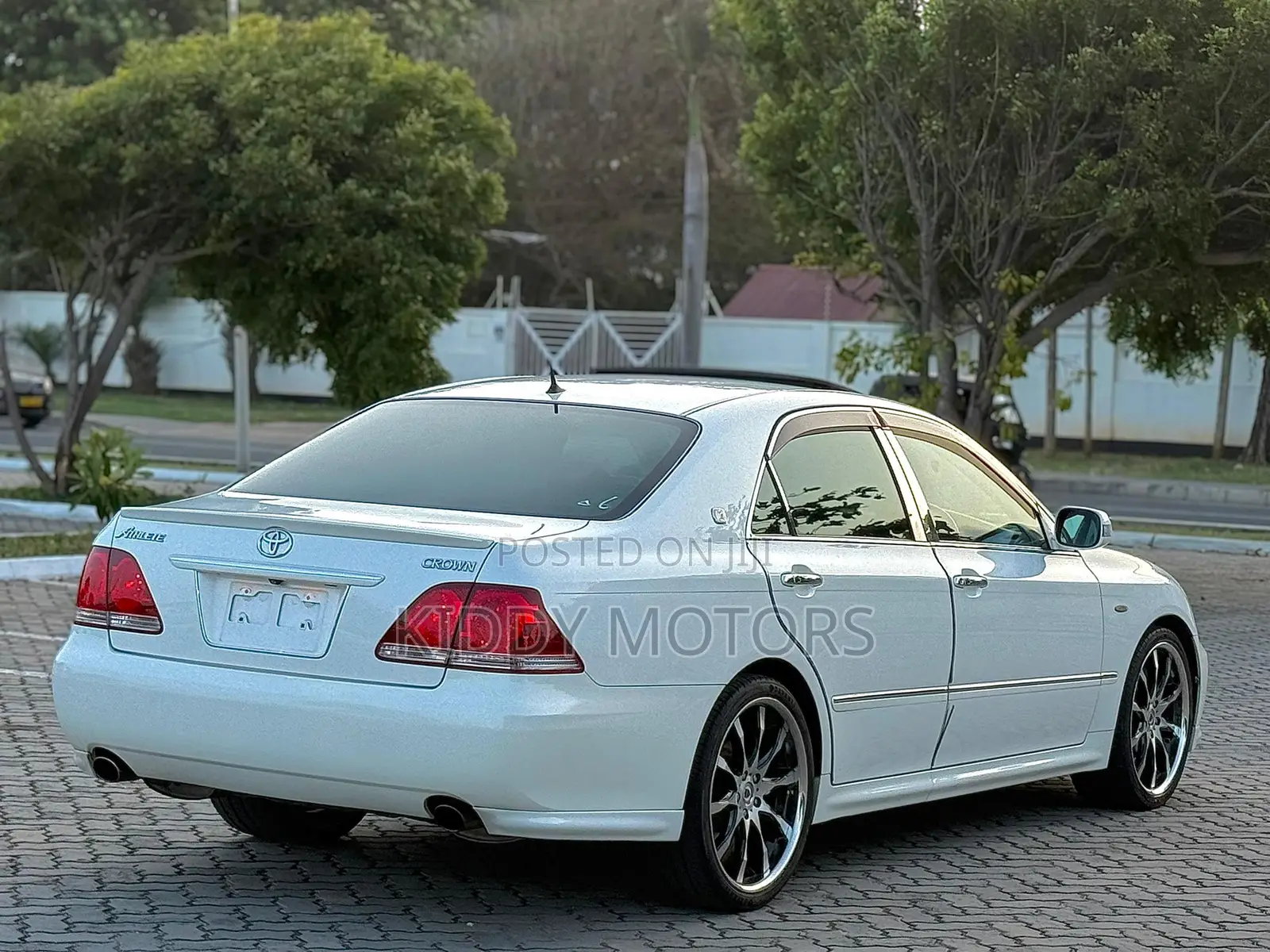 Toyota Crown Royale 2005 White