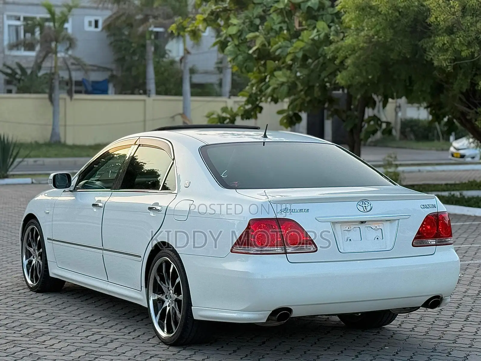 Toyota Crown Royale 2005 White