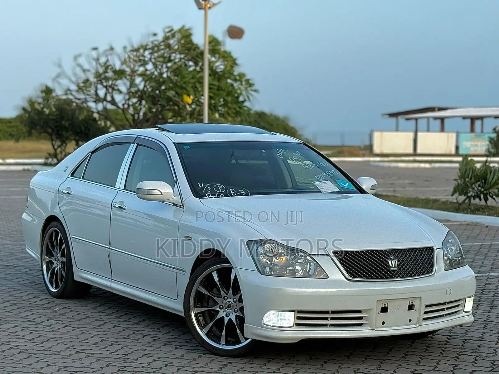 Toyota Crown Royale 2005 White