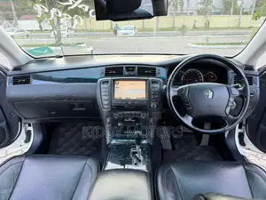 Toyota Crown Royale 2005 White