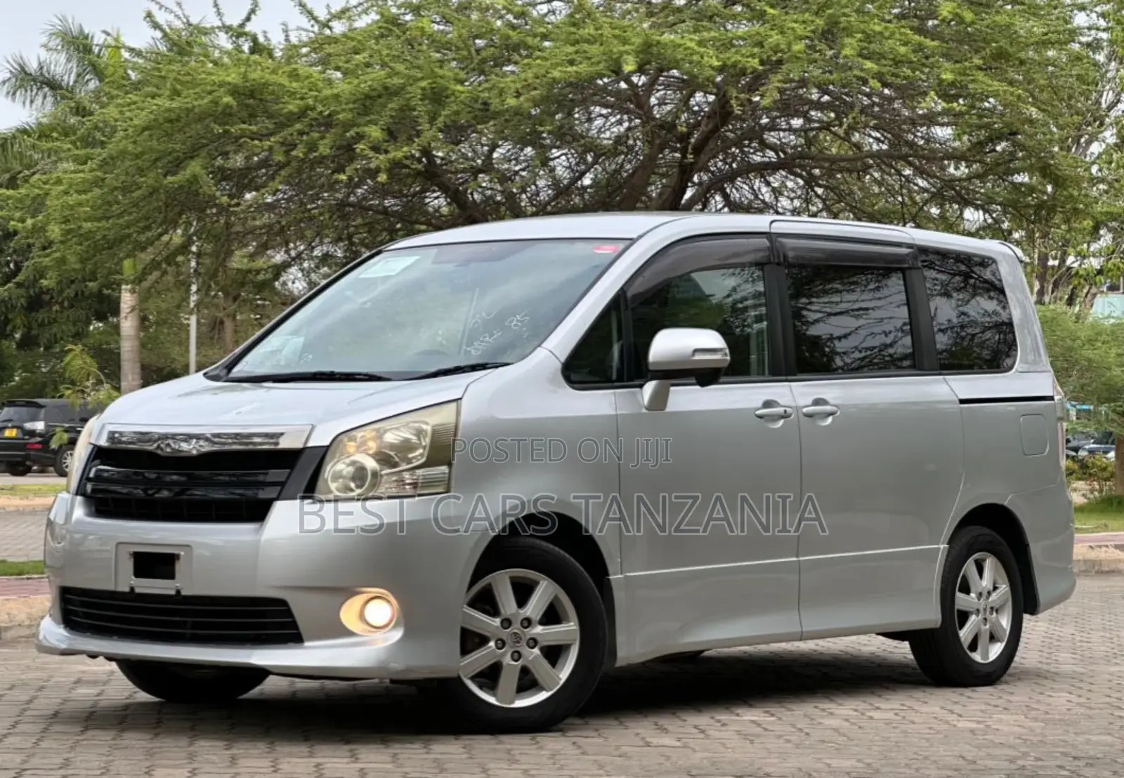 Toyota Noah 2008 Silver