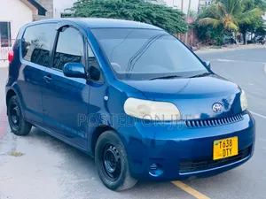 Toyota Porte 2004 Blue