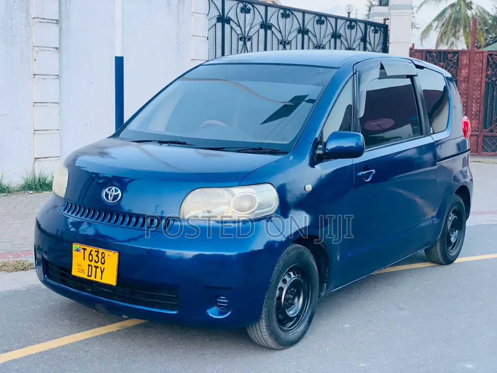 Toyota Porte 2004 Blue